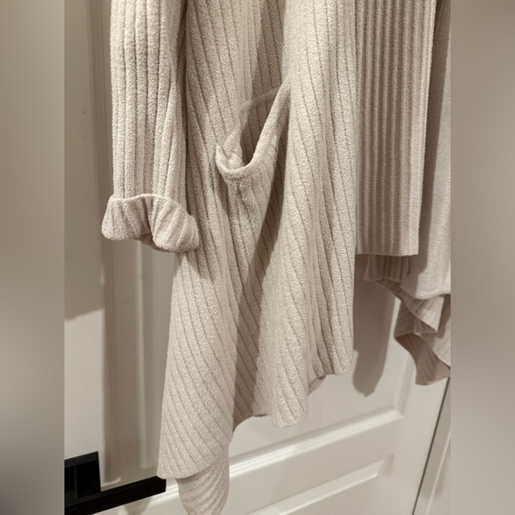 BAREFOOT DREAMS CCUL DRAPED SHAWL
COLLAR CARDI - Picture 6 of 10